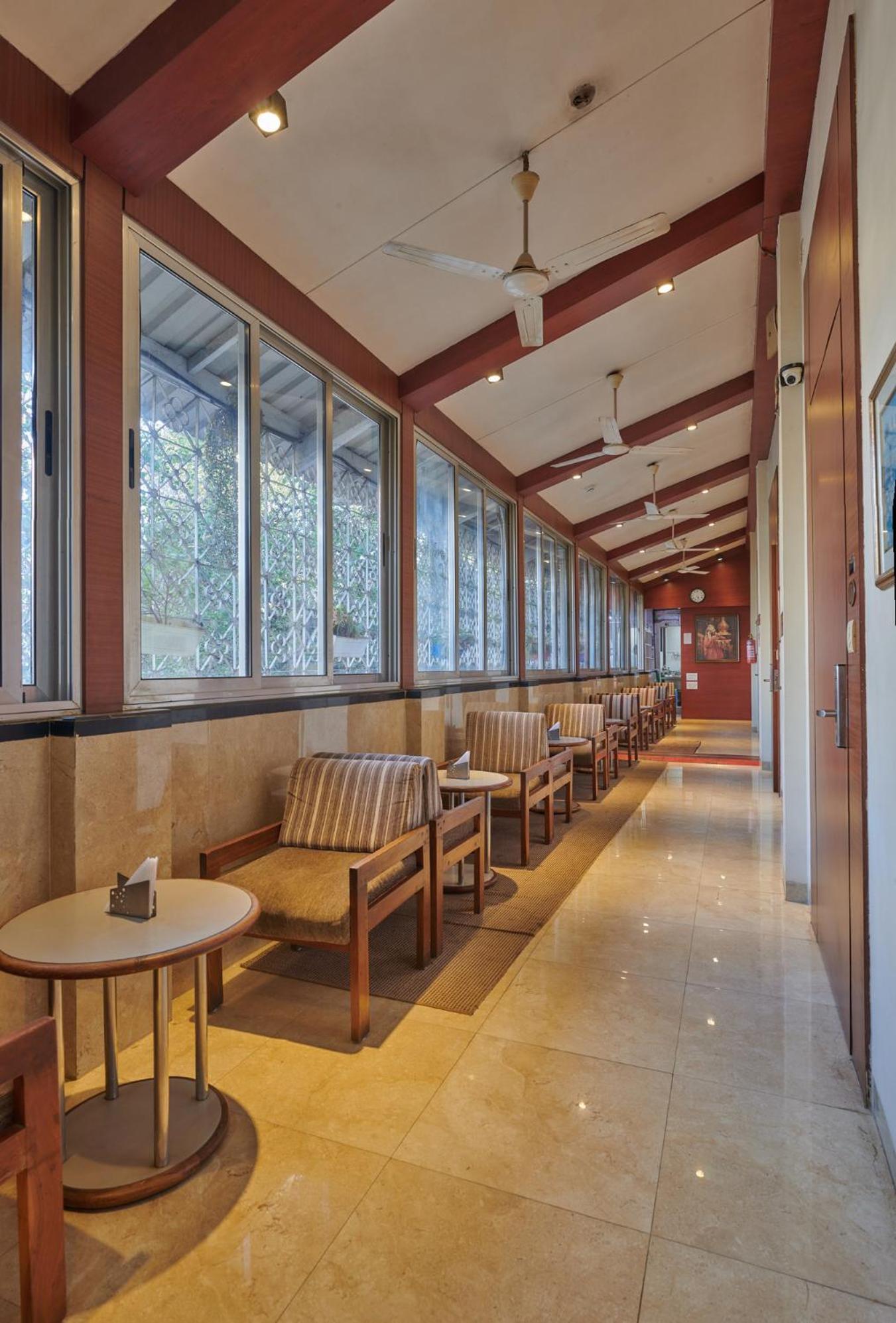 Elphinstone Hotel Мумбаи Экстерьер фото